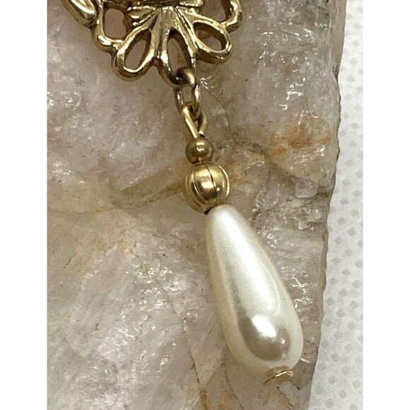 Vintage Gold Tone Cameo Brooch Pin Ornate Border Faux Pearl Dangle Women's Face - Picture 4 of 8